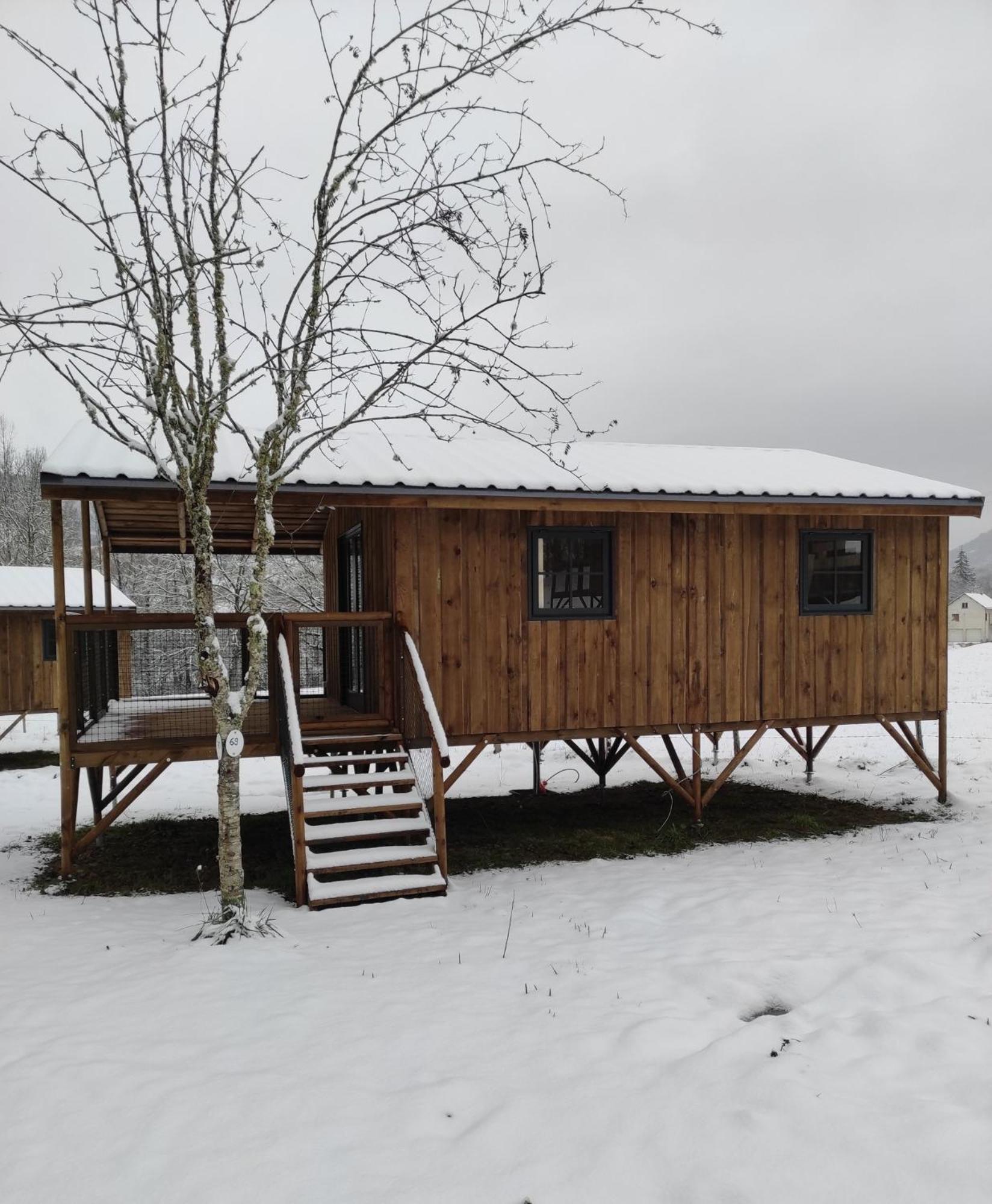 Camping La Borie Basse Condat  外观 照片